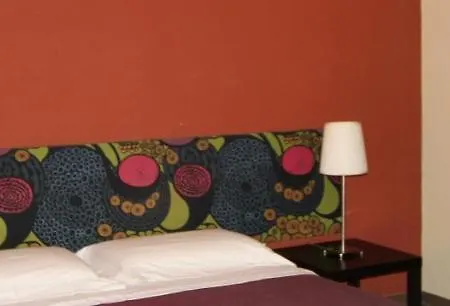 Metropolis Guest house *