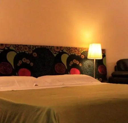 Metropolis Guest house *